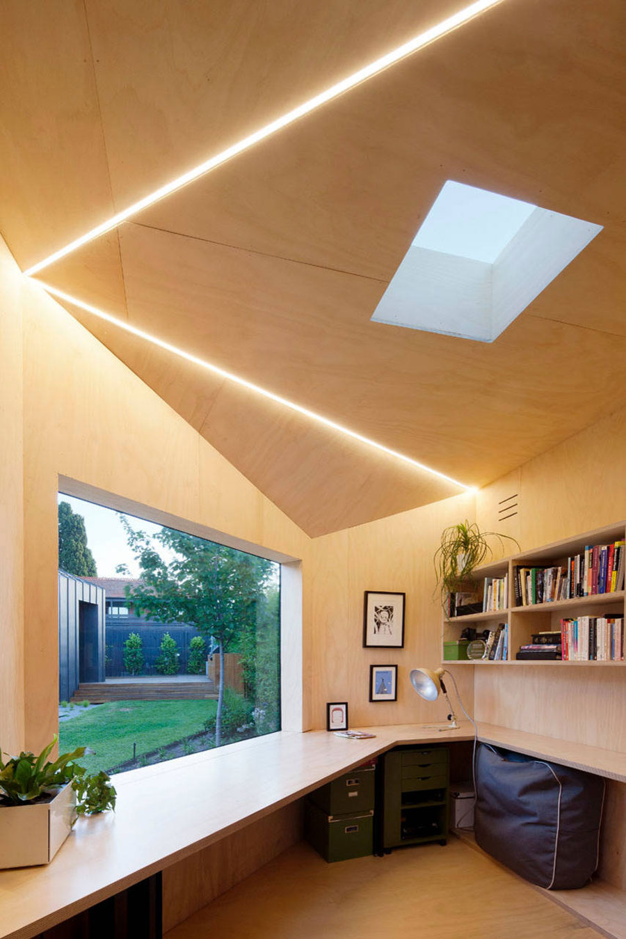 Australische architect heeft dit thuiskantoor/tuinhuisje voor een schrijver ontworpen! Australische architect heeft dit thuiskantoor/tuinhuisje voor een schrijver ontworpen!