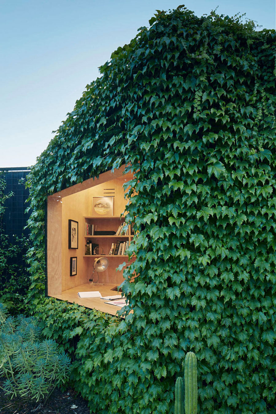 Australische architect heeft dit thuiskantoor/tuinhuisje voor een schrijver ontworpen! Australische architect heeft dit thuiskantoor/tuinhuisje voor een schrijver ontworpen!
