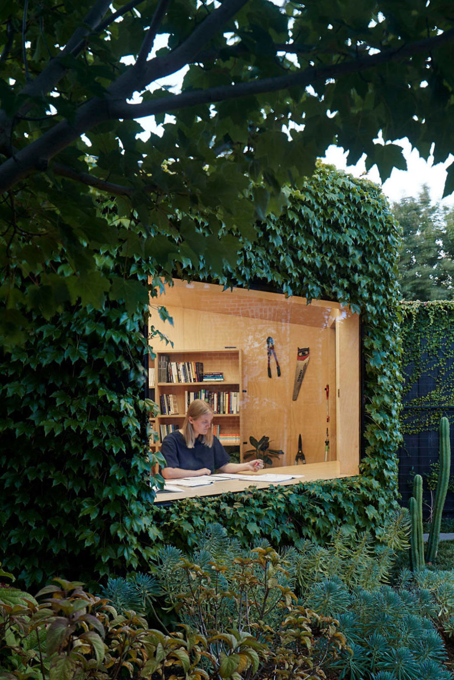 Australische architect heeft dit thuiskantoor/tuinhuisje voor een schrijver ontworpen! Australische architect heeft dit thuiskantoor/tuinhuisje voor een schrijver ontworpen!