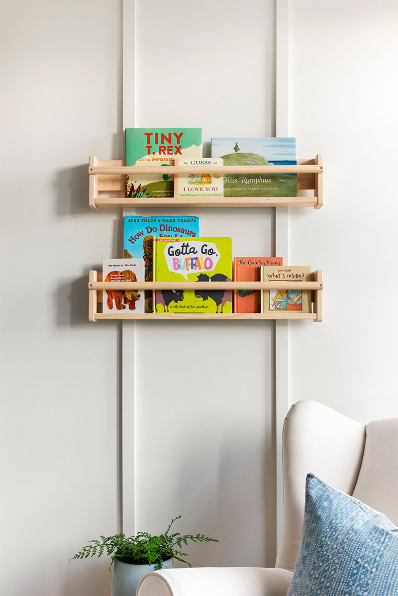 Deze wandplankjes zijn perfect voor het opbergen van leuke kinderboeken aan de wand in de babykamer.