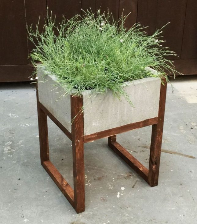 Betonnen plantenbak op poten maken Betonnen plantenbak op poten maken