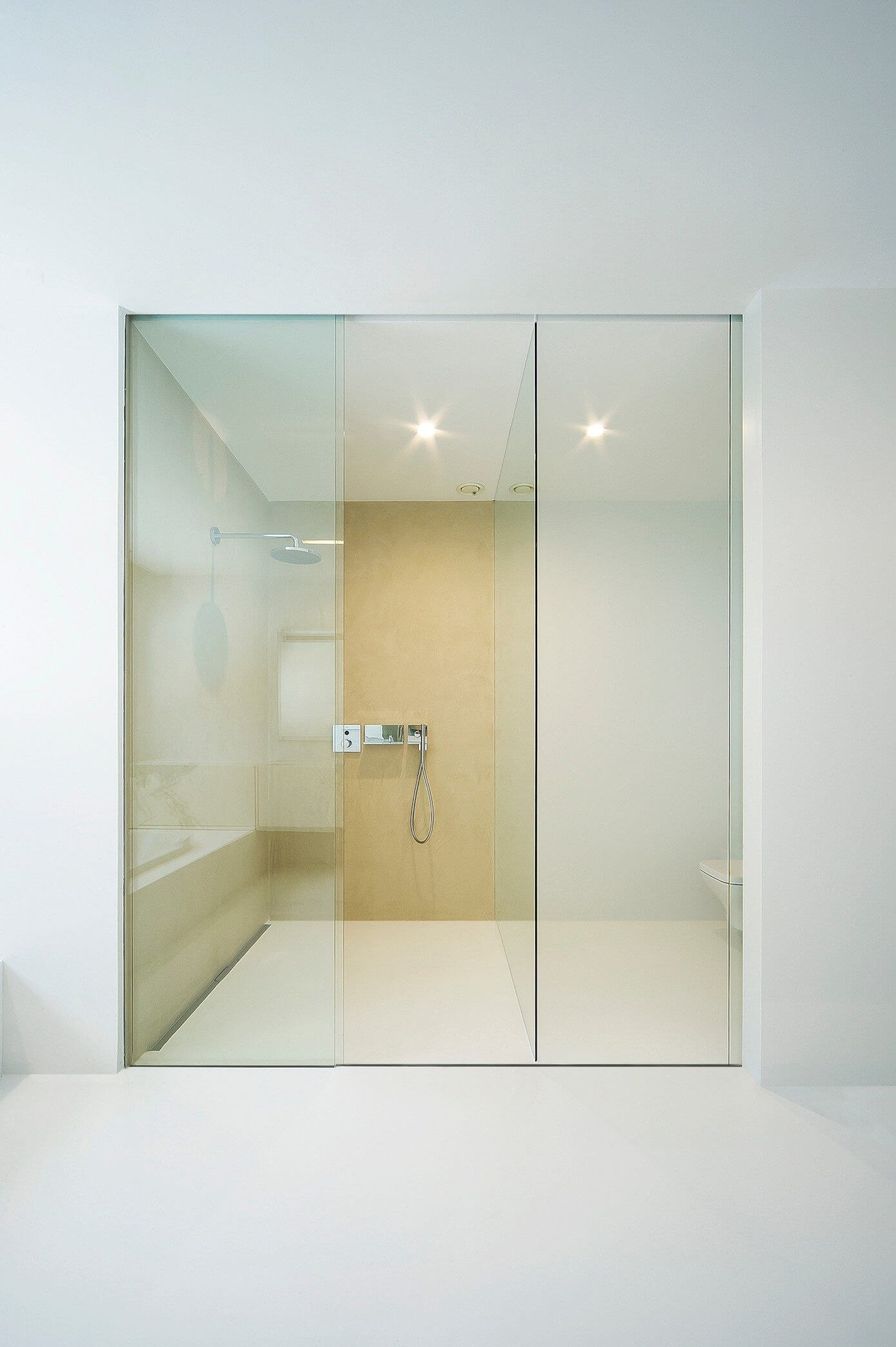Deze luxe minimalistische badkamer moet je zien!