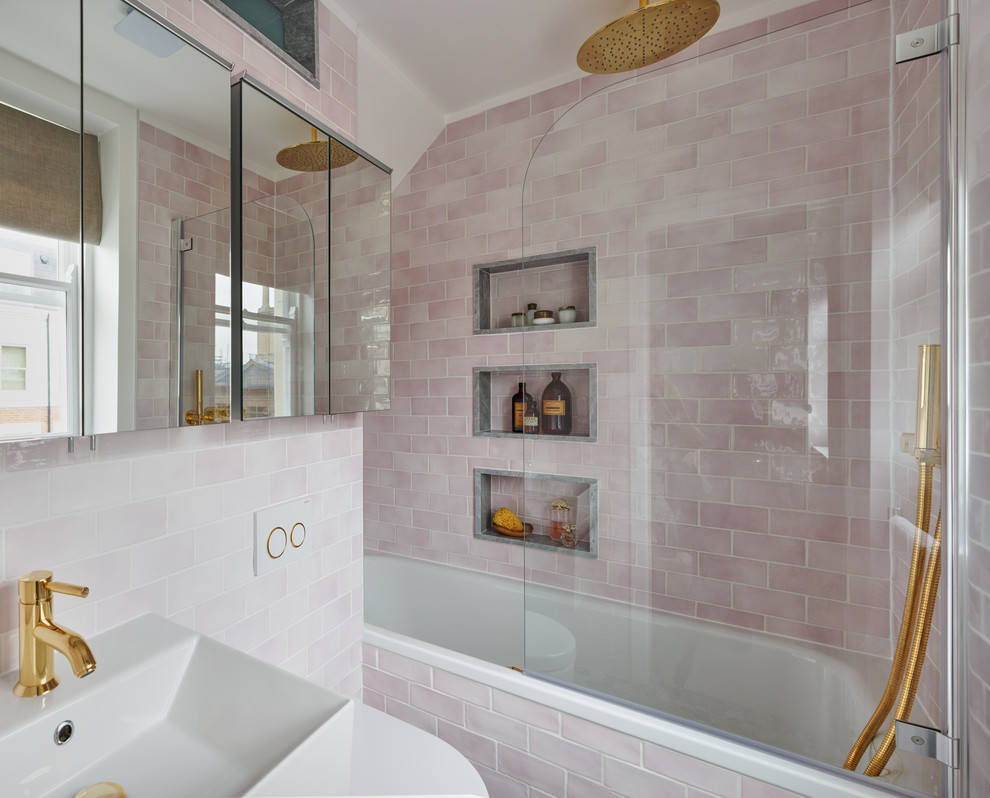 Deze mooie badkamer is ingericht als een Parisienne boutique hotel