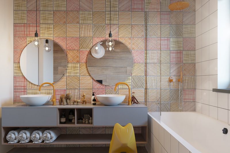 Kleurrijke wandtegels in moderne kinderbadkamer