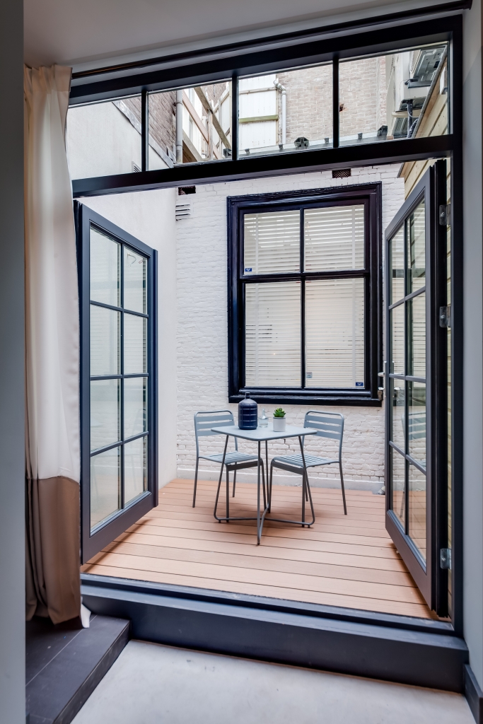 Eén huis verbouwd naar drie kleine appartementen