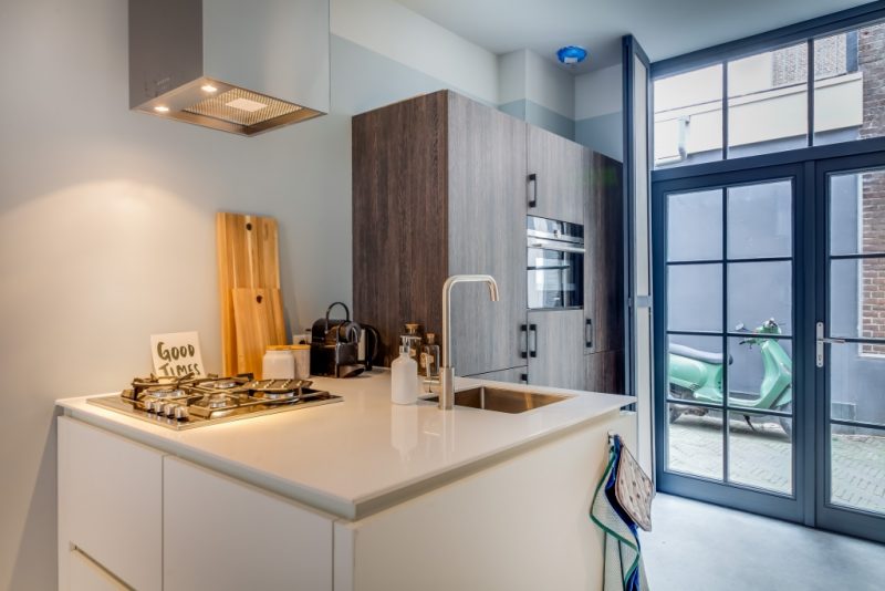 Eén huis verbouwd naar drie kleine appartementen