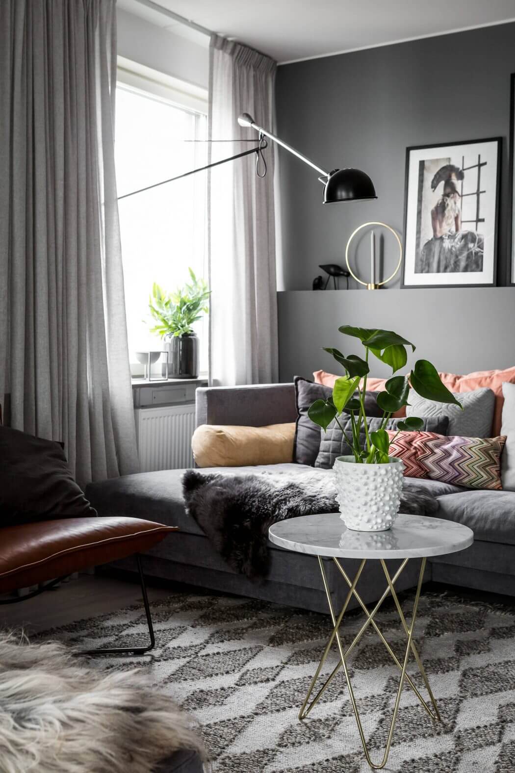 een-knus-ingericht-grijze-woonkamer-2
