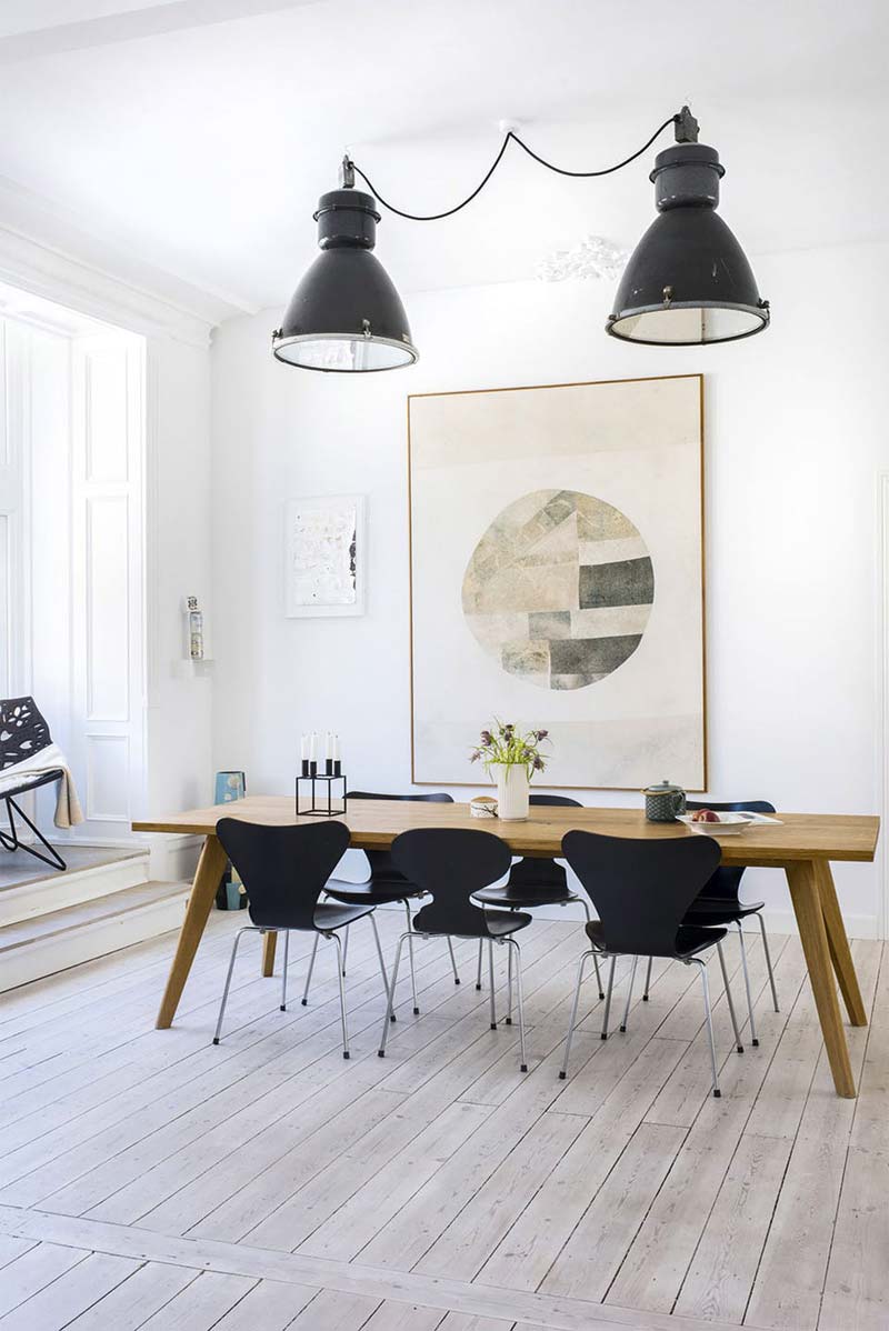 eetkamer-inrichten-industriele-hanglampen-boven-eettafel eetkamer inrichten industriele hanglampen boven eettafel