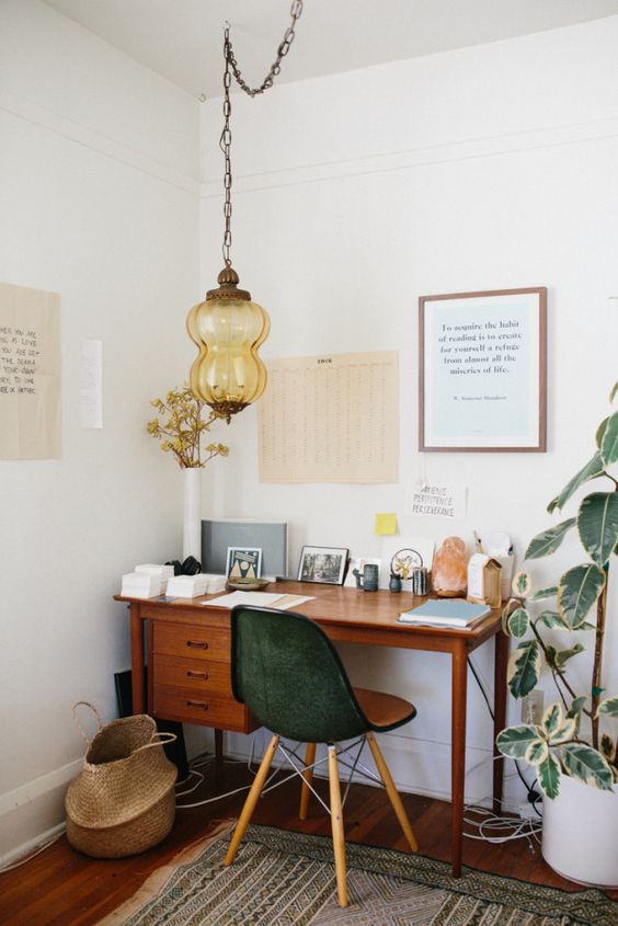 Eetkamerstoel aan het bureau Eetkamerstoel aan het bureau
