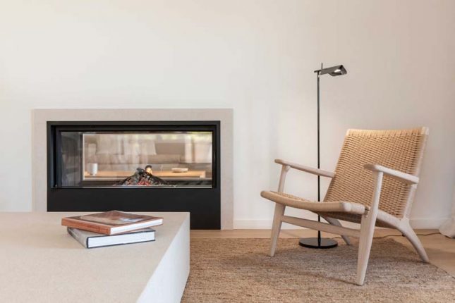 gevlochten houten lounge chair jute vloerkleed gevlochten houten lounge chair jute vloerkleed