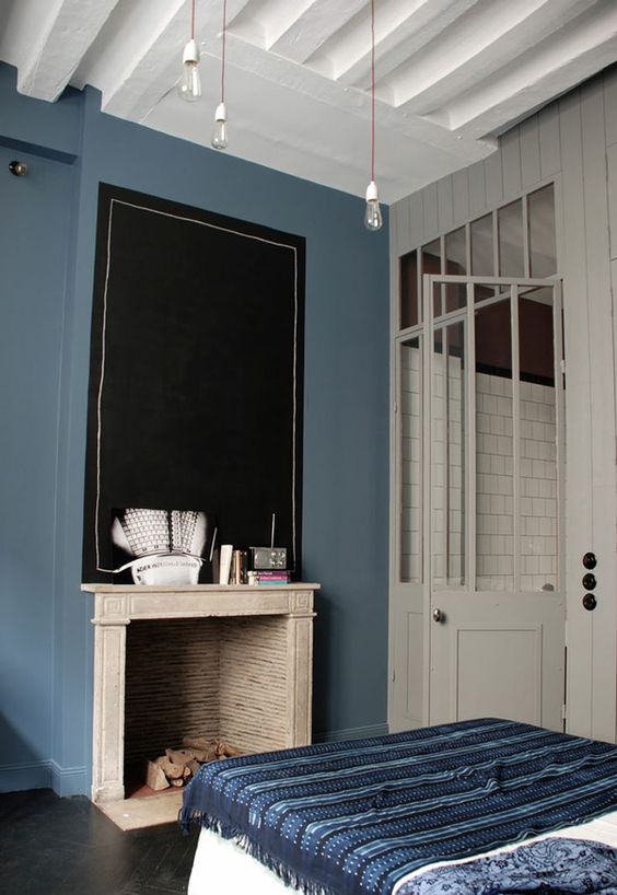 Grijs blauwe muur in woonkamer