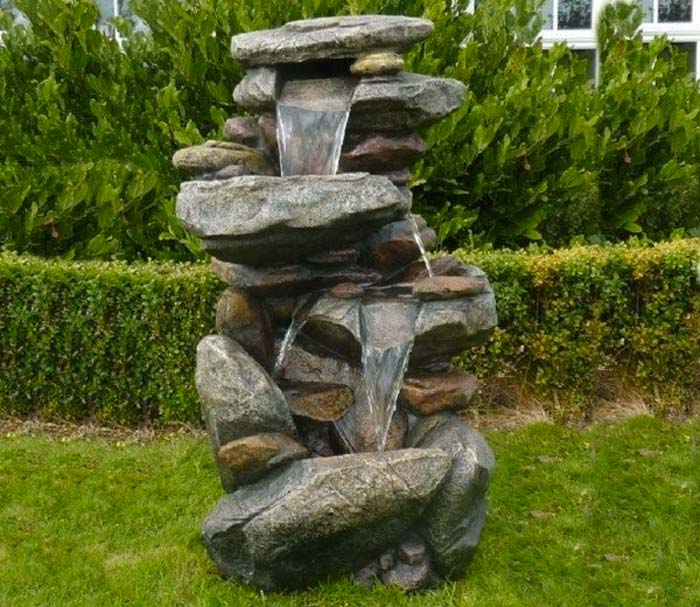 grote waterval in de tuin rotsblokken grote waterval in de tuin rotsblokken