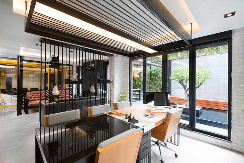 Het kantoor van Emre Group is ingericht als een bouwplaats! Het kantoor van Emre Group is ingericht als een bouwplaats!