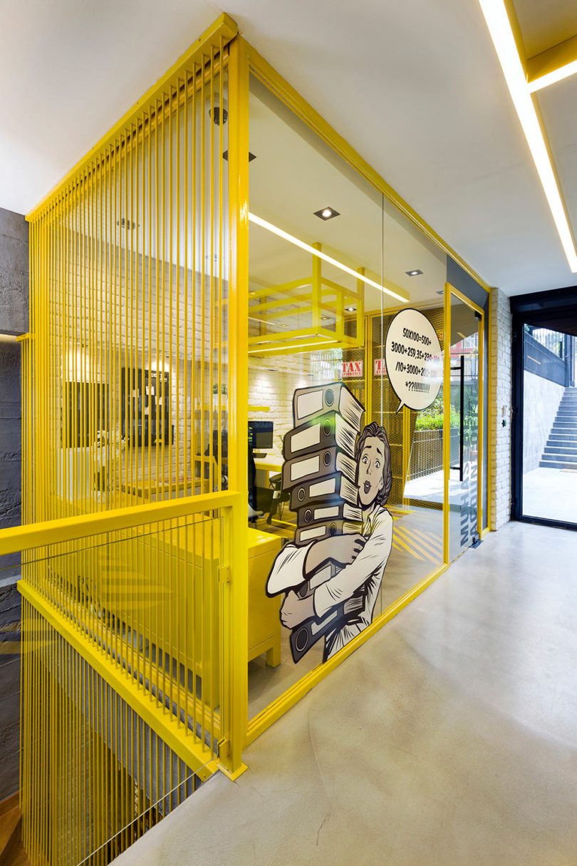 Het kantoor van Emre Group is ingericht als een bouwplaats! Het kantoor van Emre Group is ingericht als een bouwplaats!