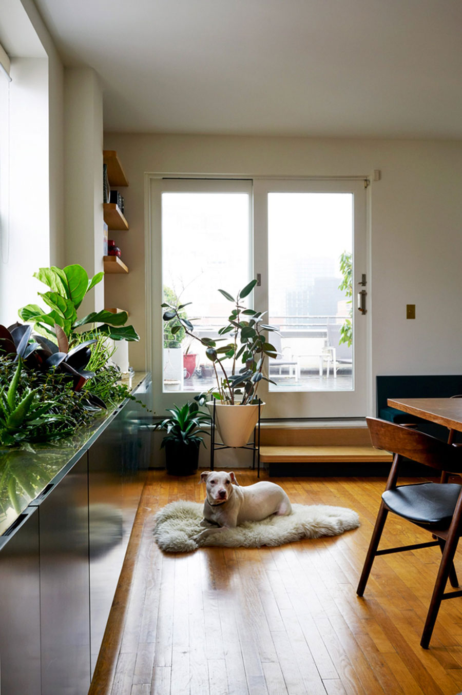 Het mooie vintage appartement van een juweelontwerpster Het mooie vintage appartement van een juweelontwerpster