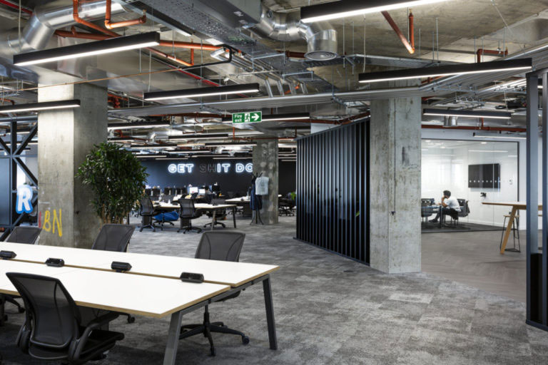 Het nieuwe kantoor van Revolut is super stoer geworden! Het nieuwe kantoor van Revolut is super stoer geworden!