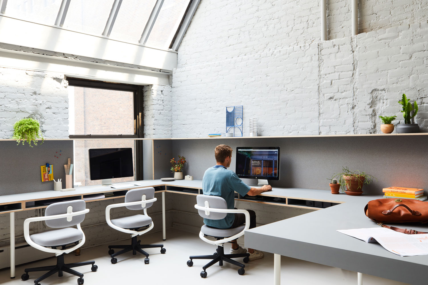 Het stijlvolle en kleurrijke kantoor van een UX-designbedrijf uit New York