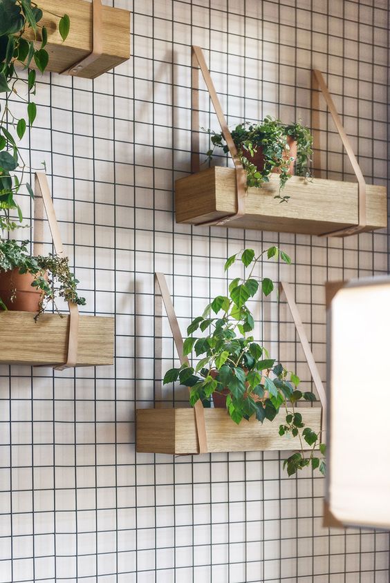 houten-plantenbakken-ophangen-gaas