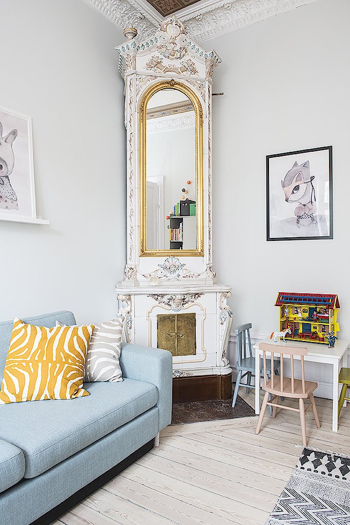 In dit appartement hebben ze de karakteristieke originele details gecombineerd met een Scandinavisch interieur