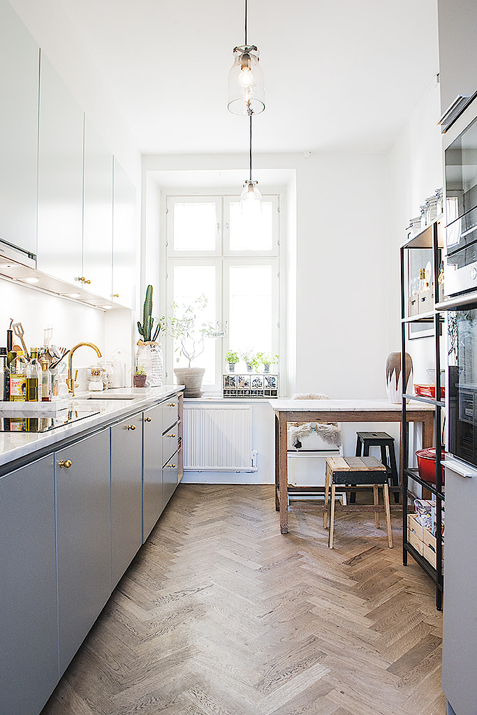 In dit appartement hebben ze de karakteristieke originele details gecombineerd met een Scandinavisch interieur