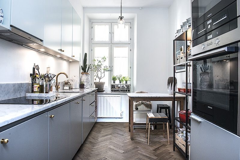 In dit appartement hebben ze de karakteristieke originele details gecombineerd met een Scandinavisch interieur