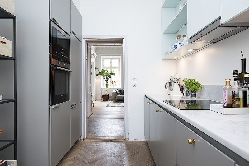 In dit appartement hebben ze de karakteristieke originele details gecombineerd met een Scandinavisch interieur
