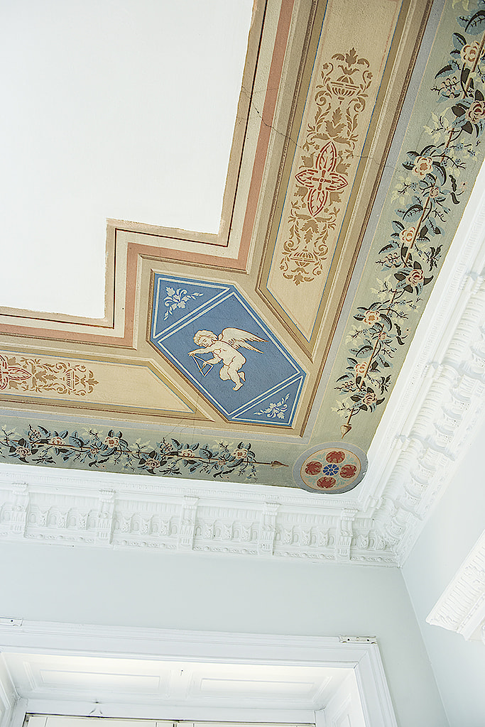 In dit appartement hebben ze de karakteristieke originele details gecombineerd met een Scandinavisch interieur