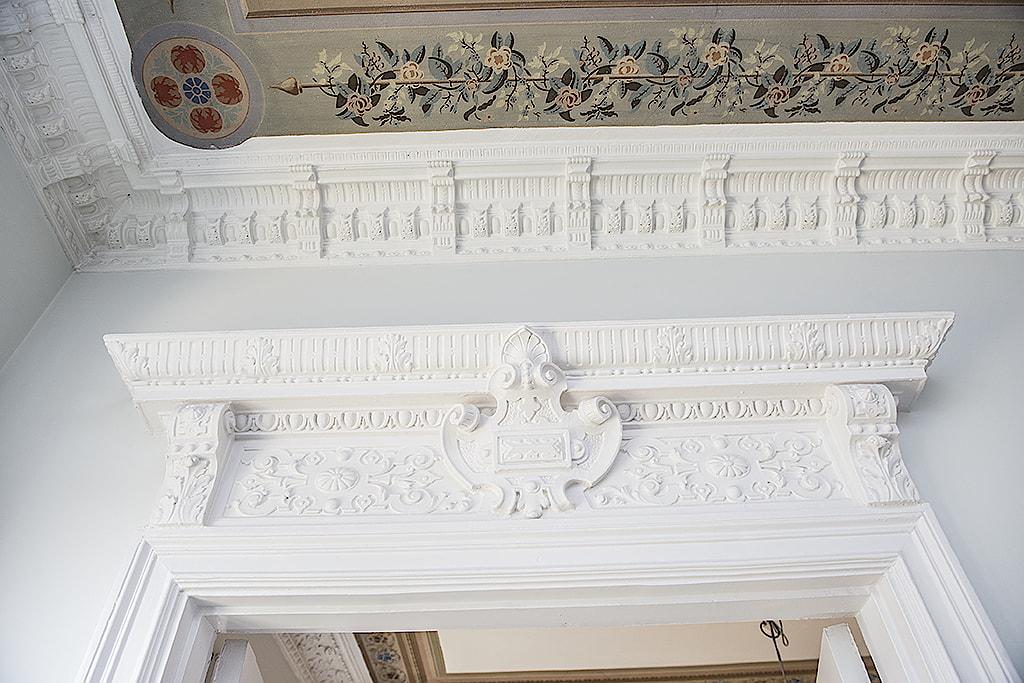 In dit appartement hebben ze de karakteristieke originele details gecombineerd met een Scandinavisch interieur