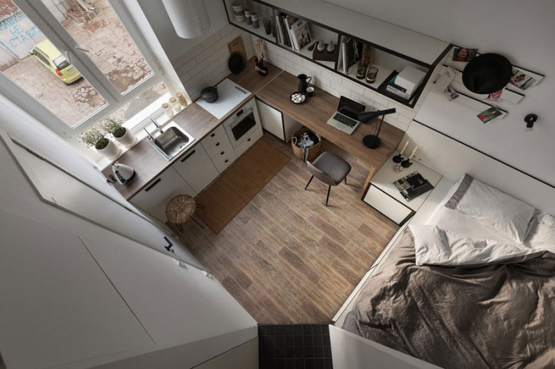 Dit kleine appartement is een ontwerp van Fateeva Design, die een mooie PVC vloer hebben gekozen voor de woonkamer en open keuken.