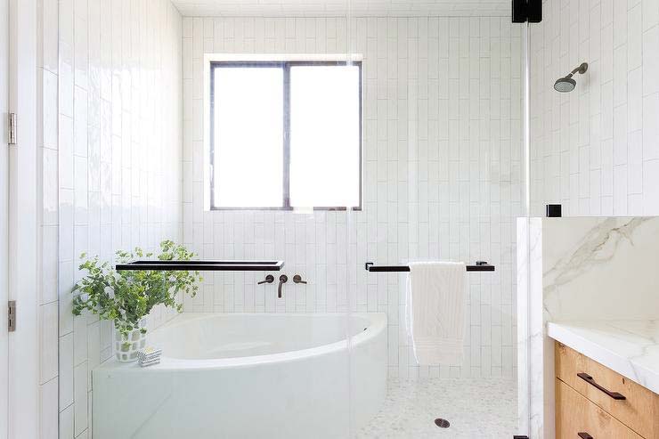 kleine badkamer rond hoekbad douche 