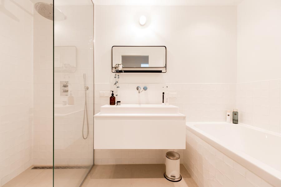 Beschrijving levend Draad 27x Kleine badkamer met bad en douche – Interieur-inrichting.net