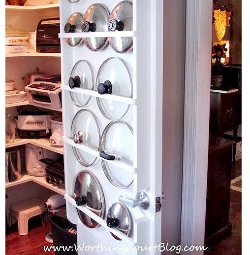 Kleine keuken inrichten benut de binnenkant van de deuren