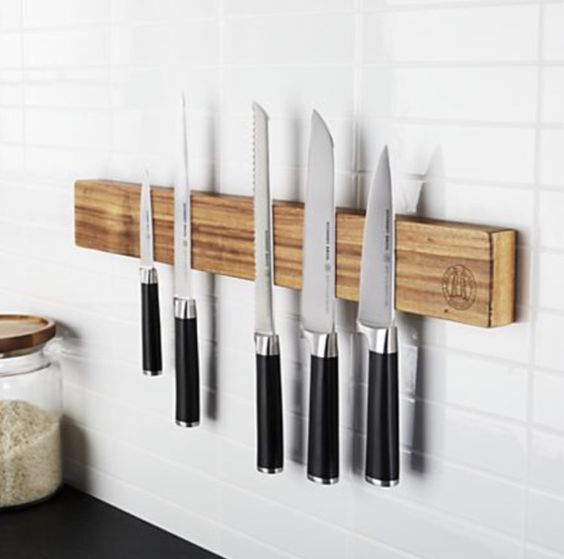 Kleine keuken inrichten messenmagneet