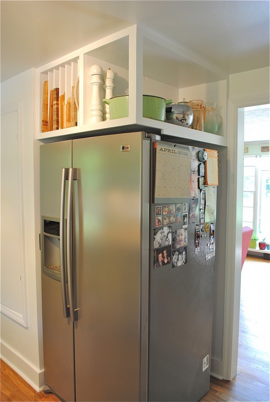 Kleine keuken inrichten Opbergruimte boven koelkast