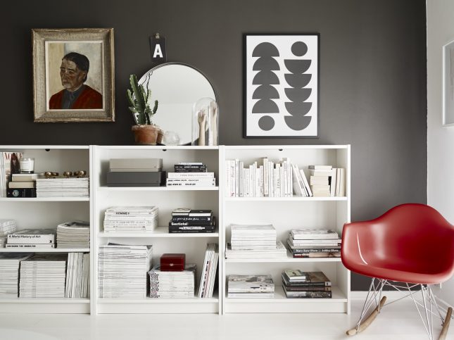 Kleine woonkamer in een klein Scandinavisch appartement van 47m2