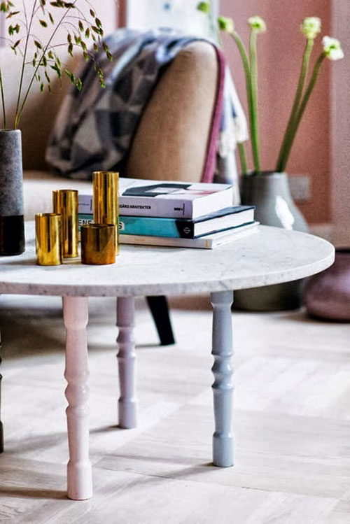 Kleurrijke Scandinavische woonkamer