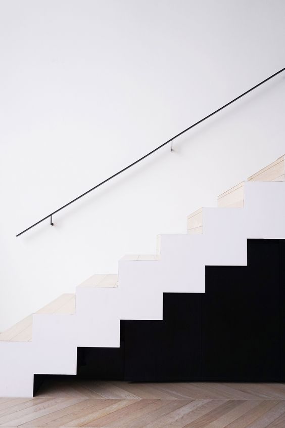 minimalistisch platte zwarte stalen trapleuning