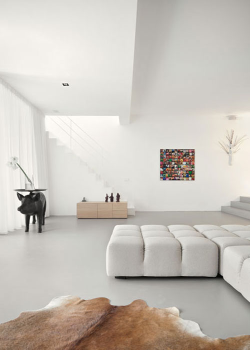 Minimalistische open woonkamer