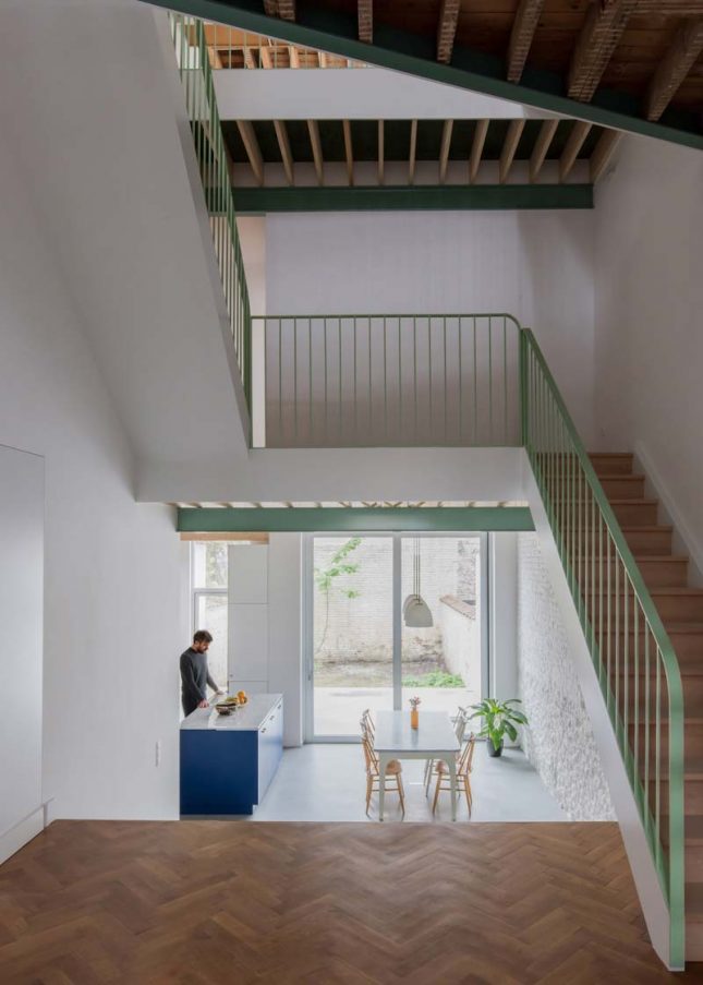 15x Zwarte stalen trapleuning | Interieur-inrichting.net