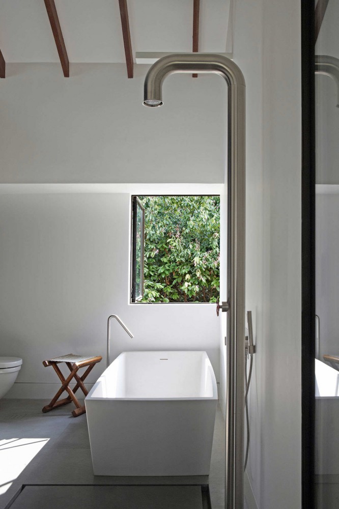 Luxe design staande douche in moderne badkamer