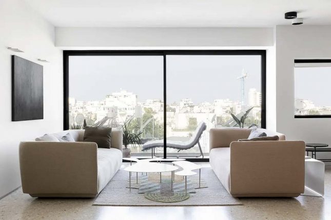 Interieurontwerper Yael Perry heeft een appartement van 100m2 gerenoveerd in het centrum van Tel Aviv, Israël.  Klik hier voor meer foto's.