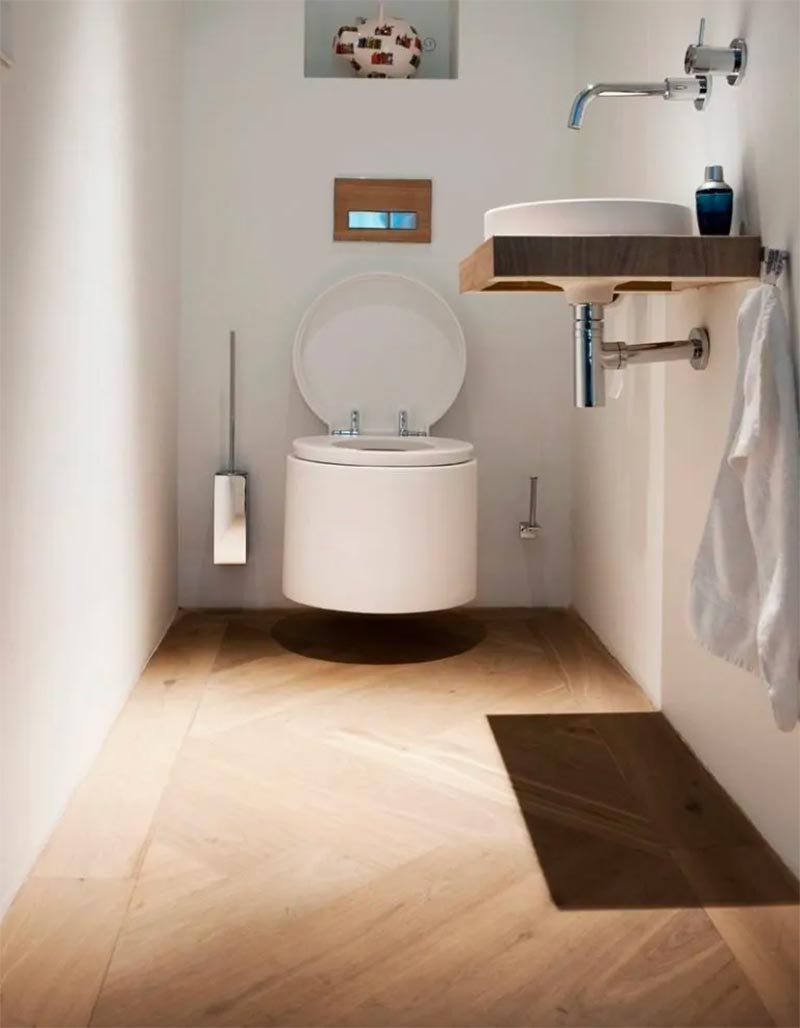 modern toilet met visgraat vloer