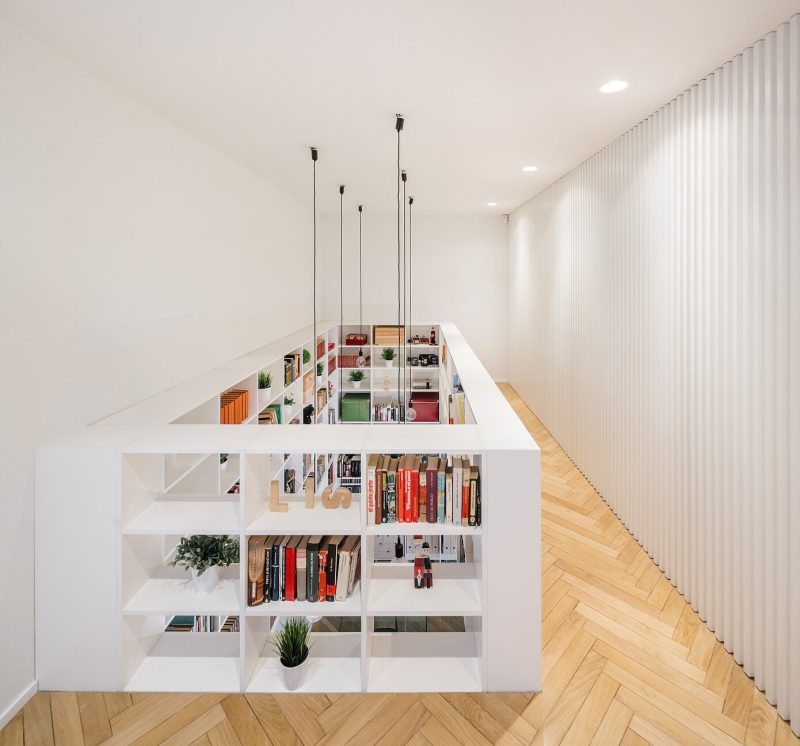 moderne trap boekenkast balustrade