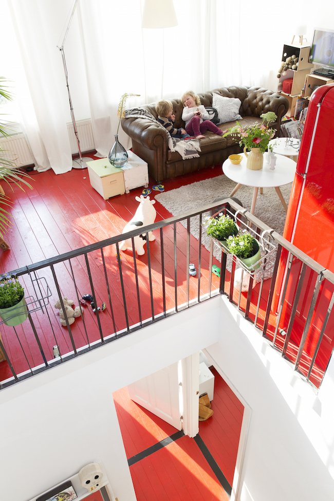 Mooi huis met een mooie rode vloer
