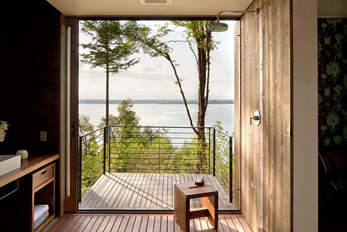 Badkamer met toegang tot het balkon