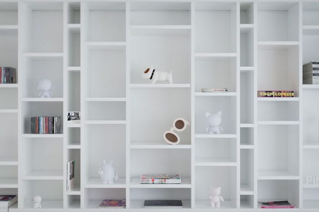 Op maat gemaakte open witte wandkast