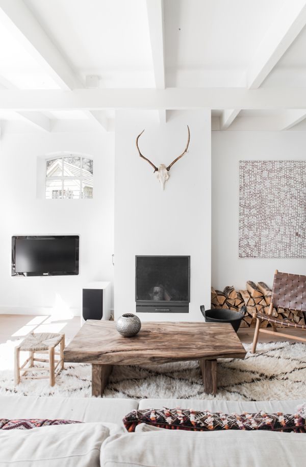 Open haard hout naast TV Open haard hout naast TV