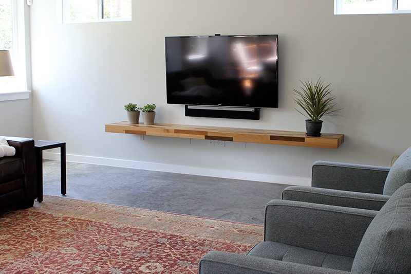 Houten plank als TV meubel