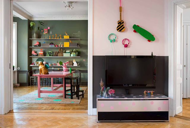 Roze Scandinavische woonkamer