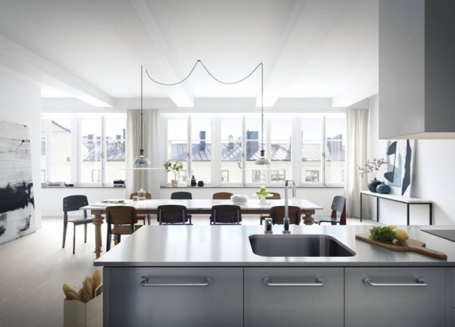 Scandinavisch loft appartement RVS keukenkasten